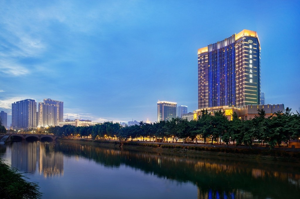 酒店夜景外观图2Sofitel Chengdu Taihe Night's Exterior